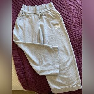Women’s Nike sweat pants. High waisted draw string. Wide legged ankle length.
